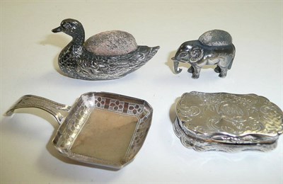 Lot 81 - Silver vinaigrette, two silver pin cushions and a silver caddy spoon