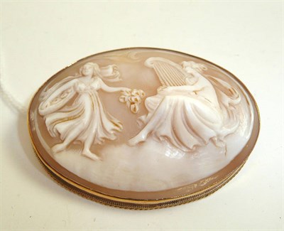 Lot 90 - An oval cameo brooch in 9ct gold frame