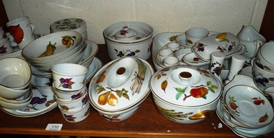 Lot 130 - A collection of Royal Worcester Evesham tableware