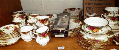 Lot 152 - Assorted Royal Albert old Country Roses pattern tea wares