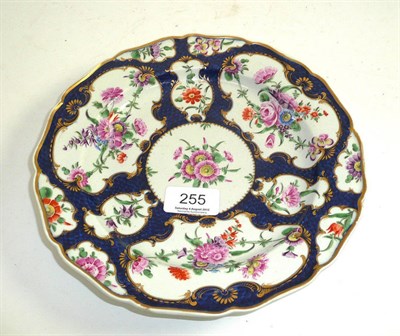 Lot 255 - 18th century Worcester polychrome painted cabinet plate