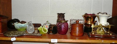 Lot 277 - A quantity of assorted treen and collectables