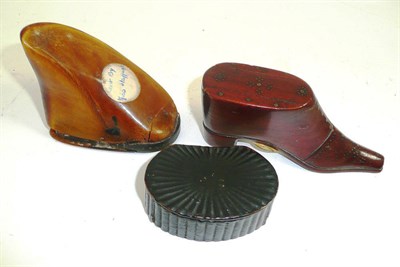 Lot 314 - 19th century horn snuff box, 19th century shoe snuff box and a George III oval snuff box