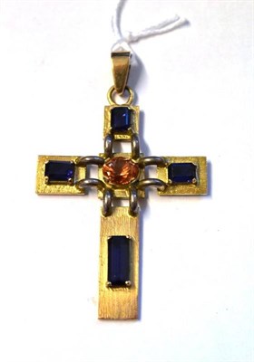 Lot 295 - A Gemstone Cross, the textured mount set with an oval cut topaz centrally and a baguette cut iolite