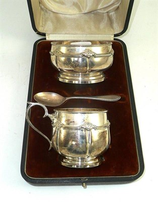 Lot 370 - Walker & Hall silver Christening set, cased