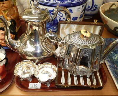 Lot 410 - A silver plate tea pot, a silver plate coffee pot, silver sugar bowl and cream jug and cased silver