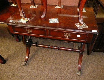 Lot 541 - Reproduction mahogany sofa table