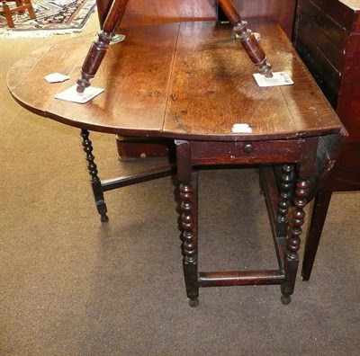 Lot 552 - Small oak gateleg table raised on bobbin turned legs