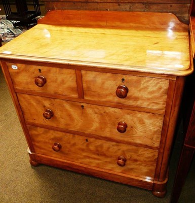 Lot 607 - Four drawer chest