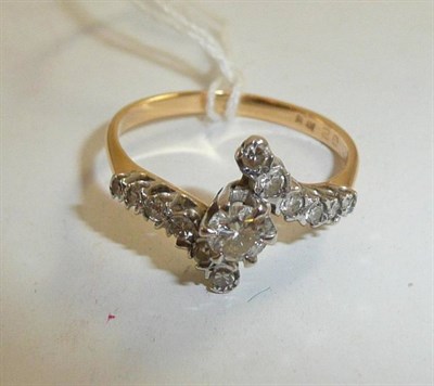 Lot 98 - A diamond set gold ring