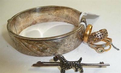 Lot 108 - A silver bangle, a 22ct gold band ring, three other rings and a Scottie dog brooch