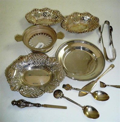 Lot 114 - Five small silver dishes, two silver teaspoons, etc