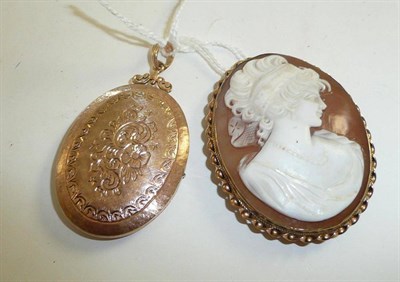 Lot 119 - A 9ct gold oval pendant, together with a gold cameo pendant