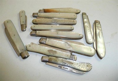 Lot 129 - Collection of silver and mother of pearl pen knives (12)