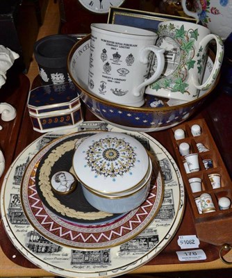 Lot 178 - A tray of commemorative ware including Wedgwood, Royal Worcester and Minton