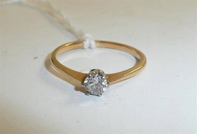 Lot 241 - A diamond solitaire ring