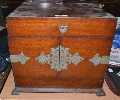 Lot 267 - An Edwardian oak enclosed tantalus/cabinet