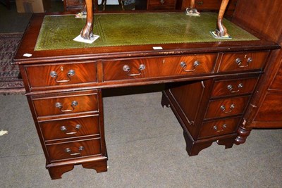 Lot 419 - Desk