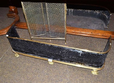 Lot 450 - A brass and steel fender and a spark guard