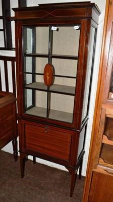 Lot 539 - An Edwardian inlaid display cabinet