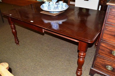 Lot 552 - A mahogany wind out dining table