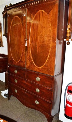 Lot 554 - Linen press