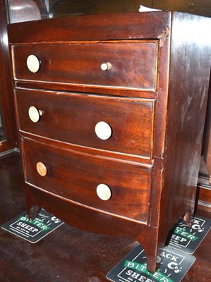 Lot 560 - A miniature mahogany chest