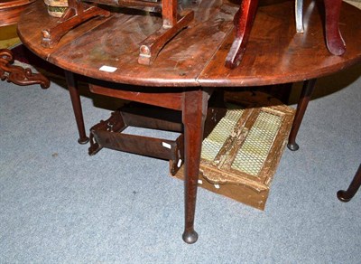 Lot 664 - A Georgian mahogany gateleg table