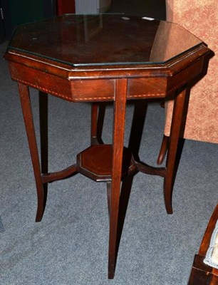 Lot 670 - An Edwardian inlaid mahogany occasional table