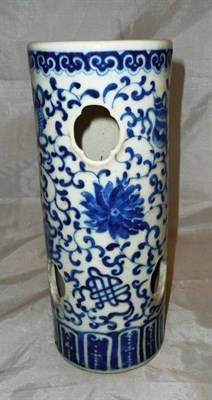 Lot 14 - A Chinese porcelain wig stand