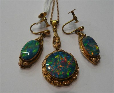 Lot 67 - An opal style stone pendant on a chain and a pair of earrings