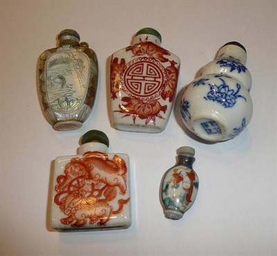 Lot 83 - Five Chinese snuff bottles, comprising three porcelain examples, with printed and painted detail, a