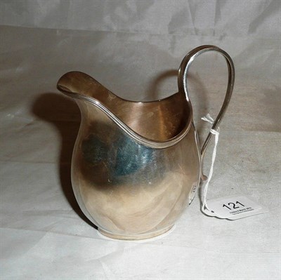 Lot 121 - A Georgian silver jug