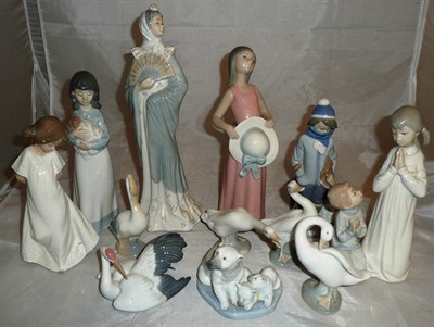 Lot 160 - Tray of assorted Lladro and Nao figural groups etc