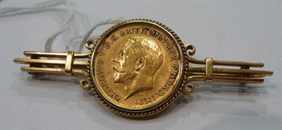 Lot 242 - A half sovereign (1913) in bar brooch mount