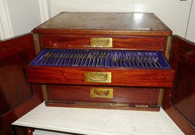 Lot 271 - Rat tail flatware and other silver, and a small quantity of plate in a mahogany canteen