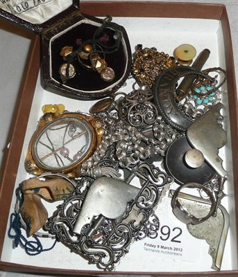 Lot 392 - Small quantity of jewellery, dress studs etc