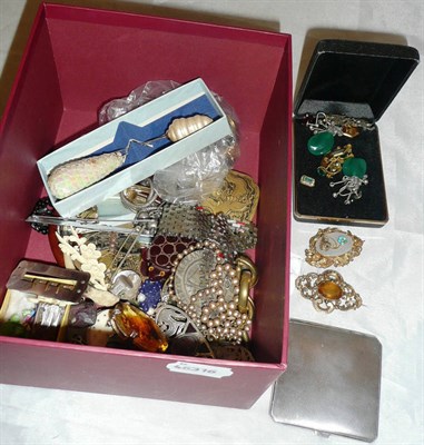 Lot 424 - Assorted Victorian and later, gem set and costume jewellery