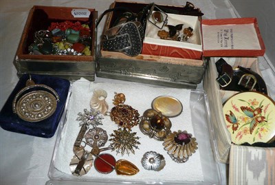 Lot 426 - Assorted silver and costume jewellery, brooches and wristwatches and pocket watches