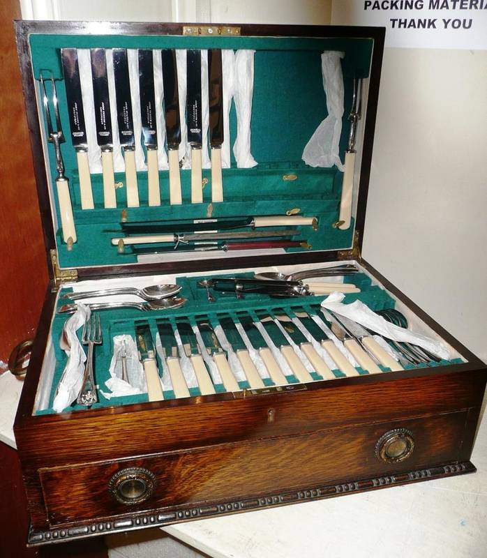 Lot 457 - Oak cased canteen of plated cutlery