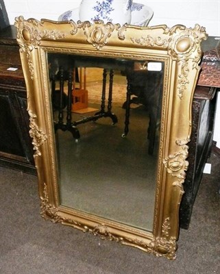 Lot 572 - A 19th century carved giltwood framed mirror