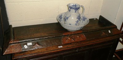 Lot 573 - Blue and white jug and bowl and a fender