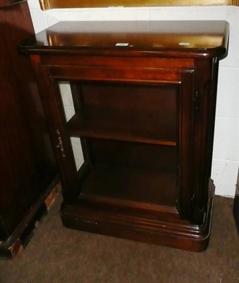 Lot 586 - Small reproduction glazed cabinet with glazed door