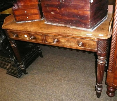 Lot 652 - An early 19th century mahogany washstand