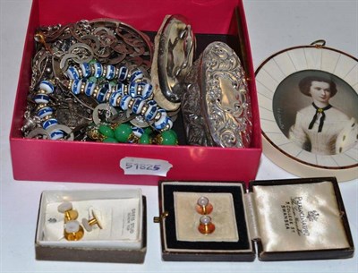 Lot 77 - Two sets of dress studs, a bracelet, a quantity of silver chains, beads etc, a silver topped bottle