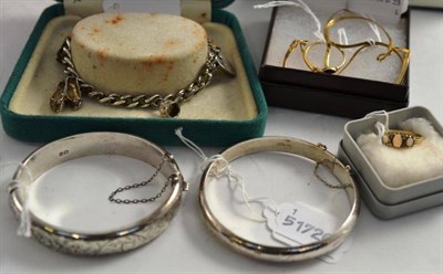 Lot 78 - A quantity of jewellery including two rings and a charm bracelet and a 'silver' catch bangle