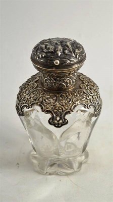 Lot 113 - A silver mounted glass scent bottle