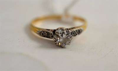 Lot 189 - A diamond solitaire ring with stone set shoulders