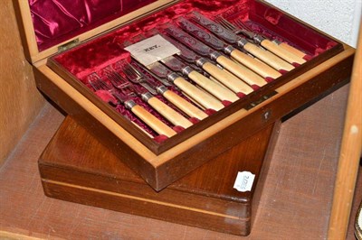 Lot 194 - Mahogany canteen of plated fish eaters and another part set with tea knives and forks (2)