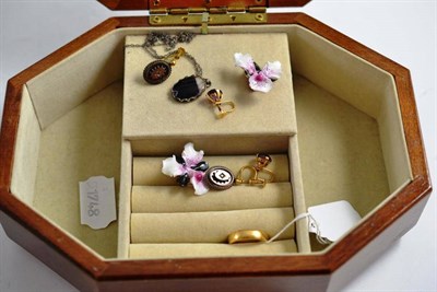 Lot 254 - A 22ct gold band ring, assorted earrings etc